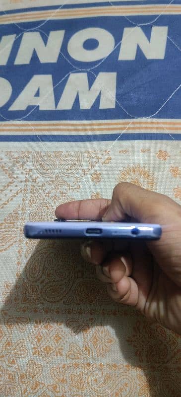 Samsung a32 6 gb ram 128 gb room 3