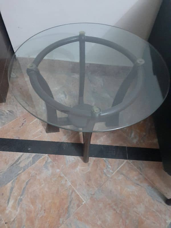 set of three tables in good condition 3