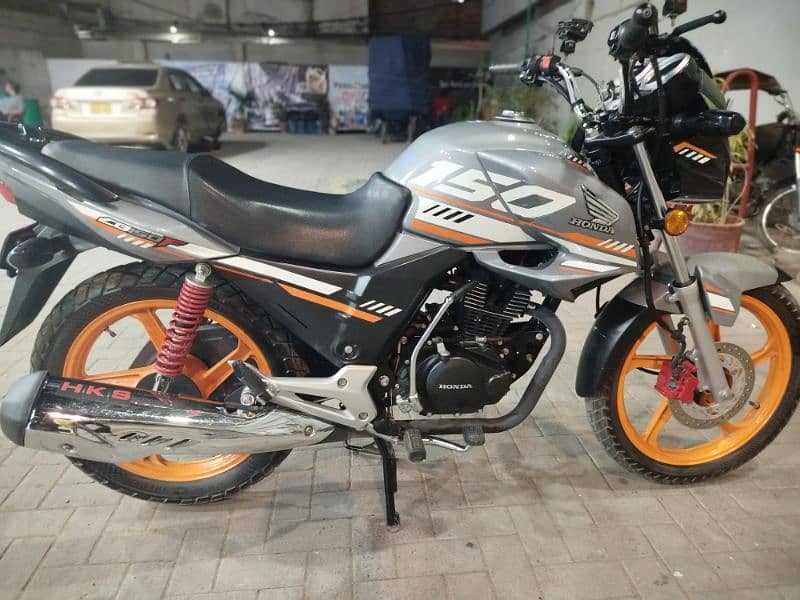 Honda CB 150F 23 Model 23 Register October ke month ki hai Urjent Sale 1