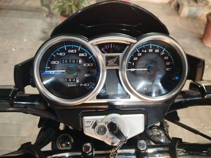 Honda CB 150F 23 Model 23 Register October ke month ki hai Urjent Sale 4