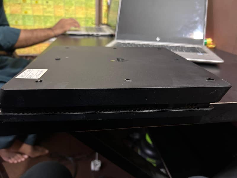 PS4 500gb Slim Model 2