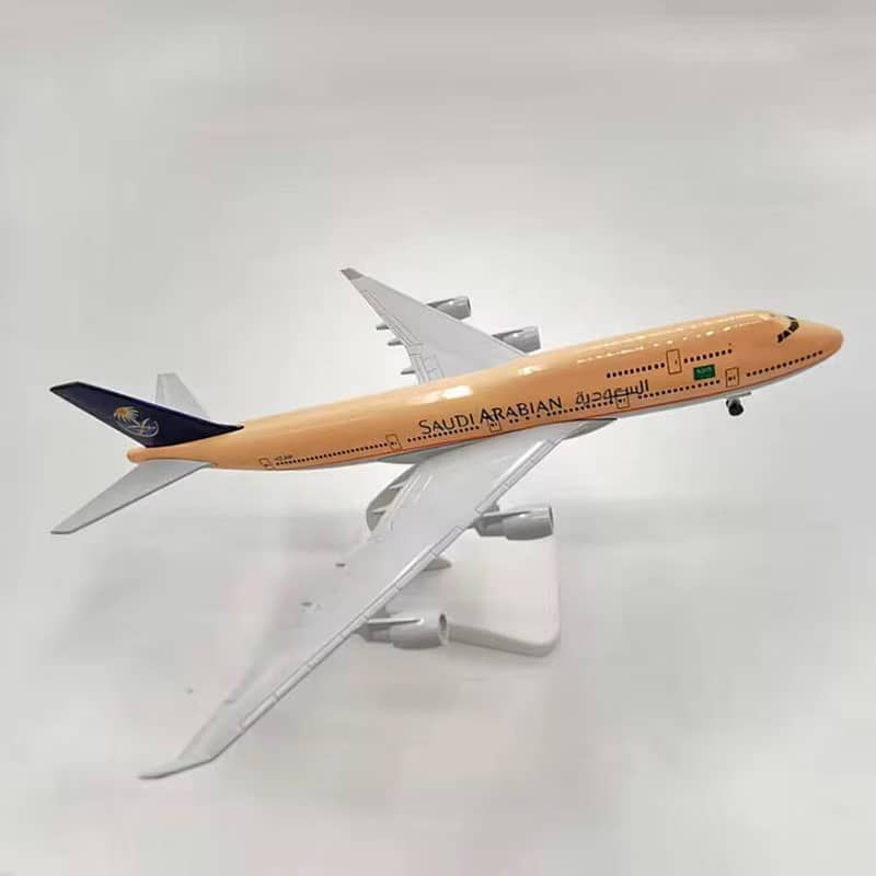 Airline Model PIA b777 saudia 747 emirates 777 qatar a380 qatar fifa 4