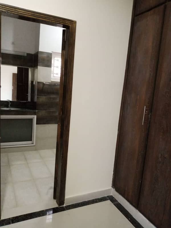 14 M CORNER HOUSE WITH BASEMENT /8 BEDROOMS ACCOUMODATION AVAILABLE FOR RENT 3