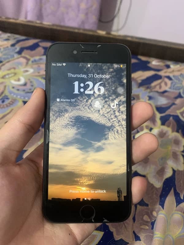 IPhone 8 64gb Fu 10/10 condition Waterpack 1