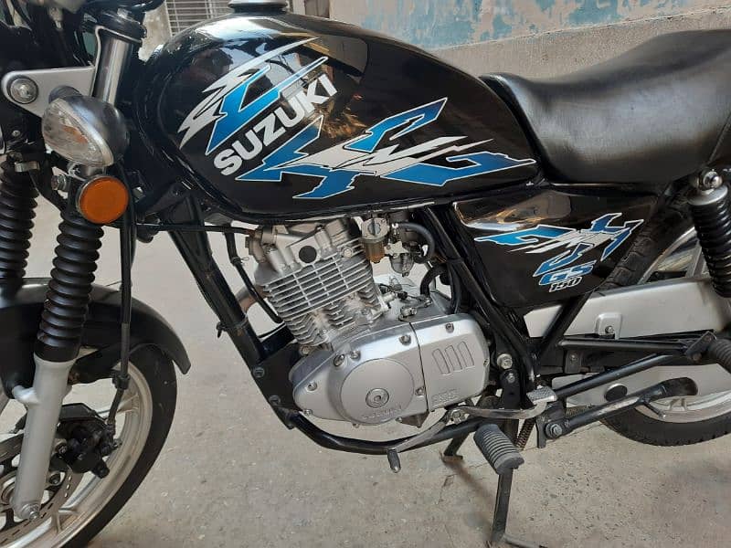 Suzuki Gs 150 Se model 2022 1