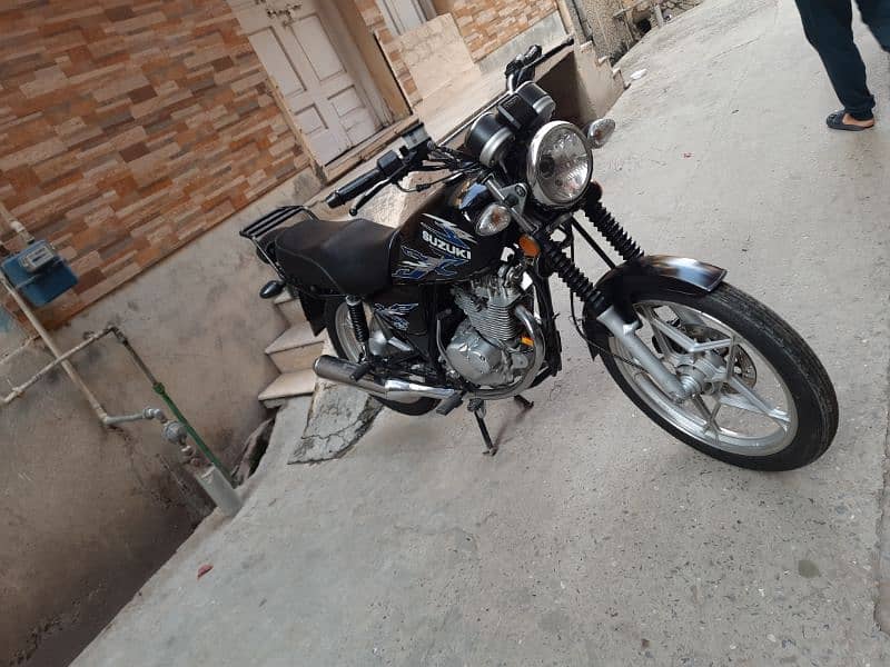 Suzuki Gs 150 Se model 2022 6