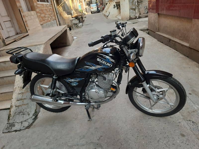 Suzuki Gs 150 Se model 2022 7