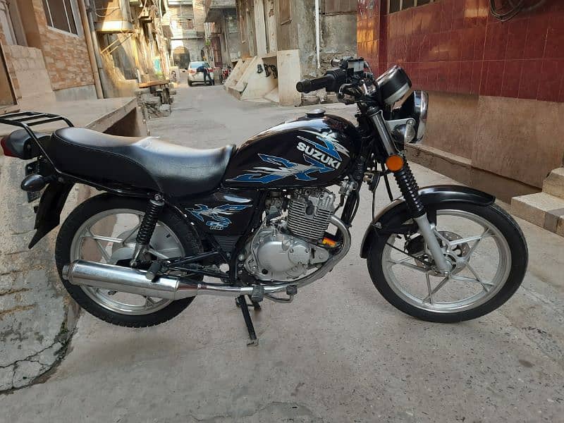 Suzuki Gs 150 Se model 2022 8