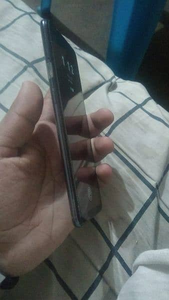 oppo F17 pro 8gb 128 good condition phone 2