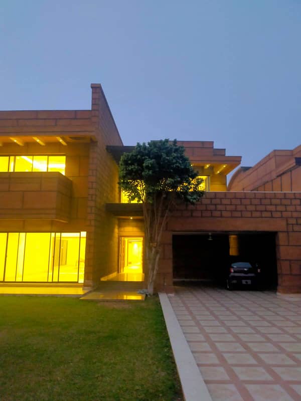 33-Marla Meadows Villa in Bahria Town Lahore 19