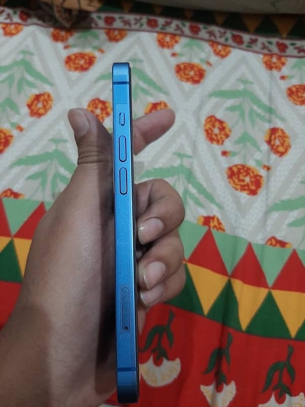 iPhone 13 Blue 128gb JV 3