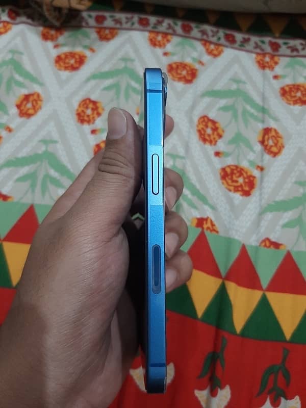 iPhone 13 Blue 128gb JV 5