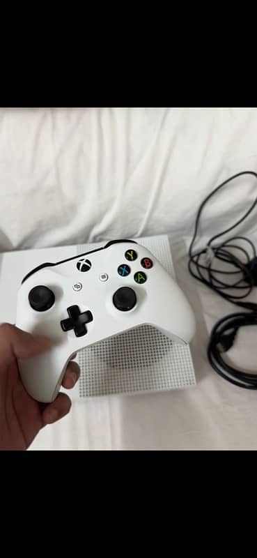 Xbox one s 1tb with box 1