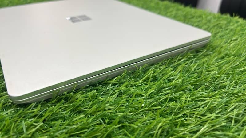 Microsoft Surface Laptop Go i5 10th 8/256 1