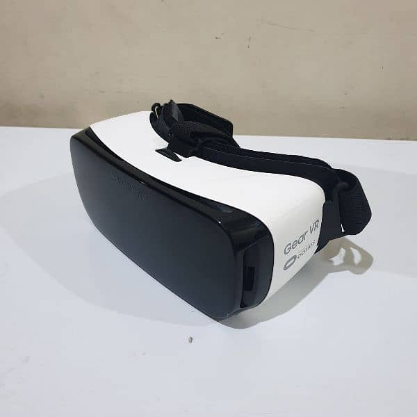 Samsung Gear VR Headset 1