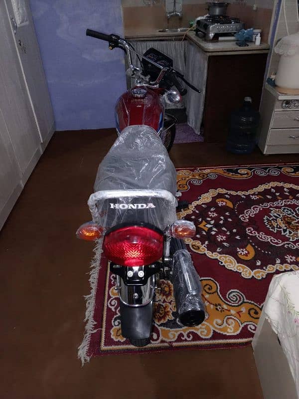 honda 125 2024 brand new bike  5th month ki hai 10