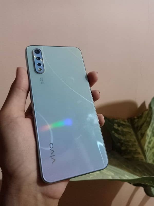 vivo s1 with box 2