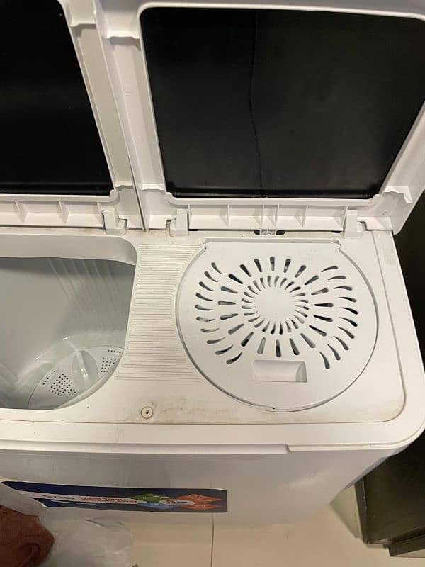 NG family size washing machine and dryer almost new 4