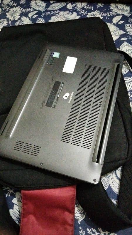 Dell Latitude 7400 1