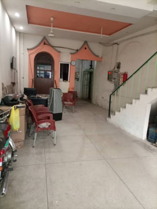 Warehouse For Rent Cargo Lift Near To Wadat Road, Ferzopura Road 13