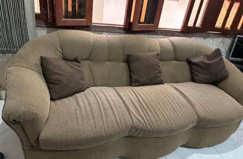 sofa set achi condition me Hy 7 cetter 0