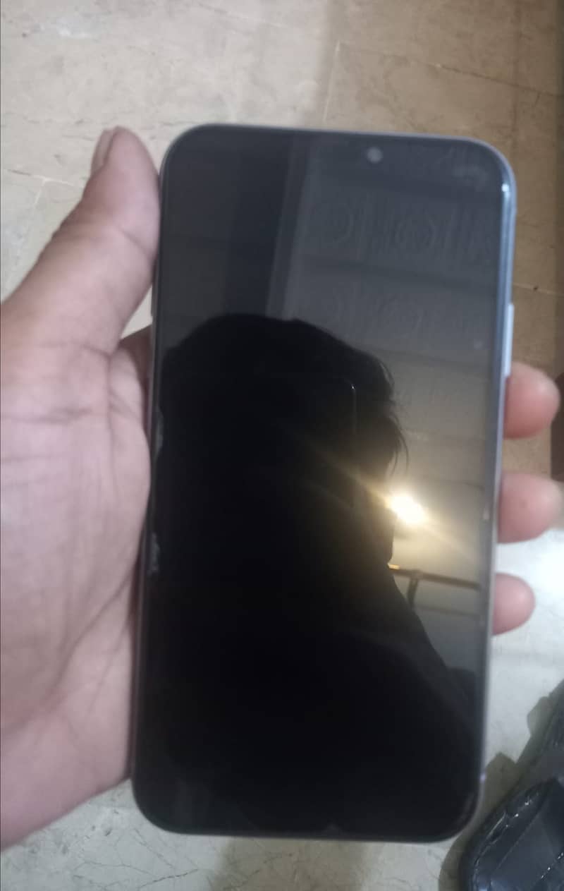 IPHONE 11 128 GB 7