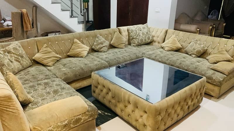 U shaped Sofa with Square Table 0