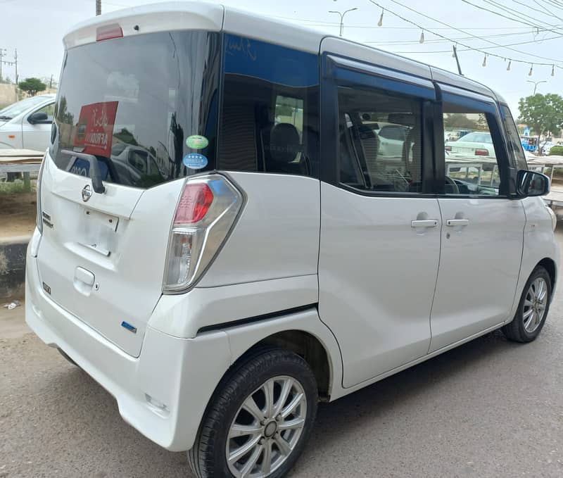 Nissan Dayz ROOX 2014/18 Sliding Rear Doors Push-Start Dual AC Vents 3