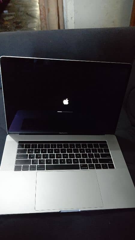 Macbook pro 2017 (15 inch display) 4 gb graphic card laptop macbook 17 0