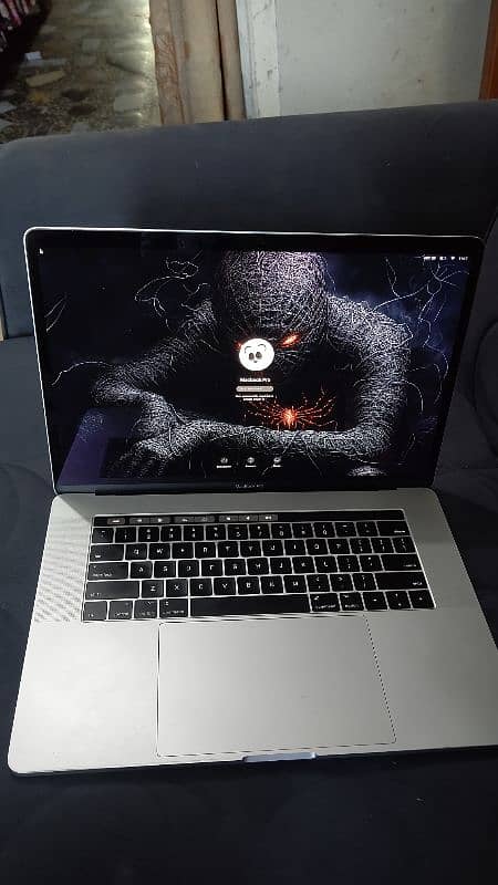 Macbook pro 2017 (15 inch display) 4 gb graphic card laptop macbook 17 1