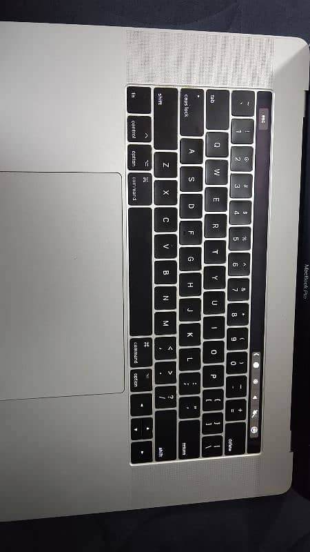 Macbook pro 2017 (15 inch display) 4 gb graphic card laptop macbook 17 5