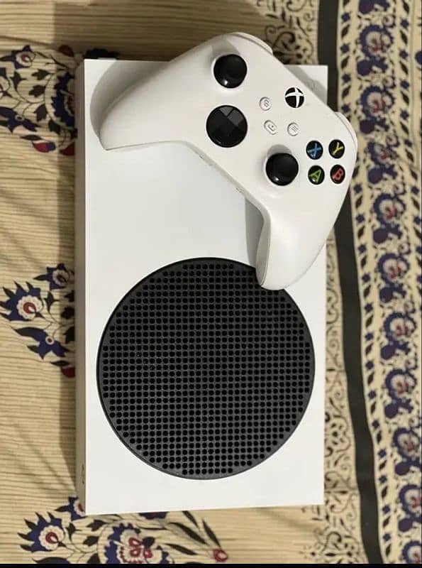 Xbox series s brand new with box 7