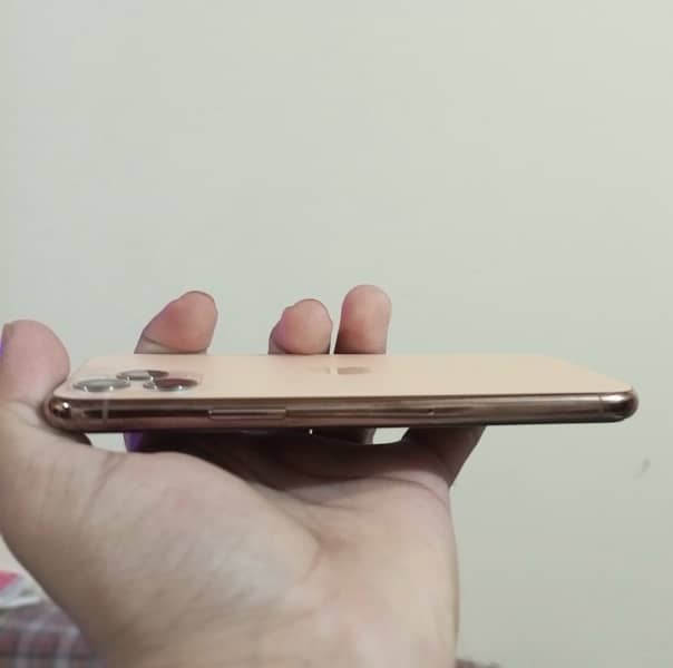 Iphone 11 pro 4