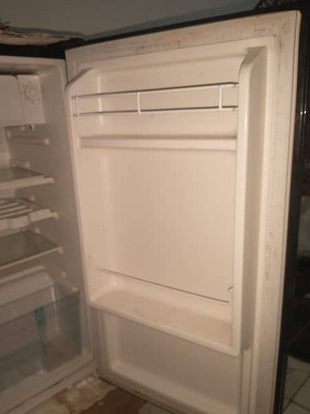 Room refrigerator 2