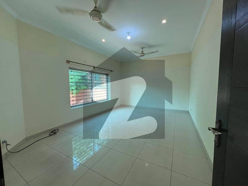 14 Marla House Available For Rent In G-13/3 4