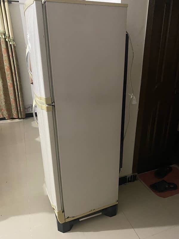 REFRIGERATOR 1