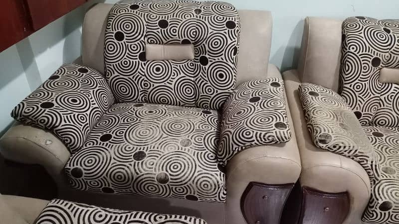 07 seater full size sofa set in good condition 1