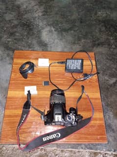 canon 550d With Double Battery, Original charger, Memory card 0