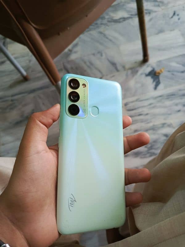 itel vision 3 2/32 3