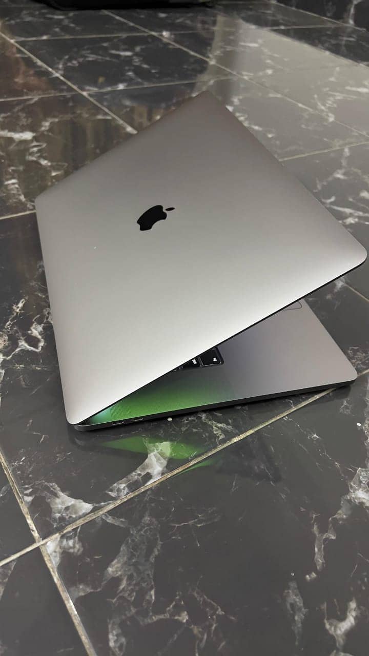 MacBook pro 2019-16"inch 5