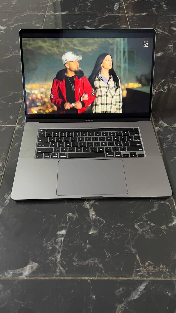 MacBook pro 2019-16"inch 6