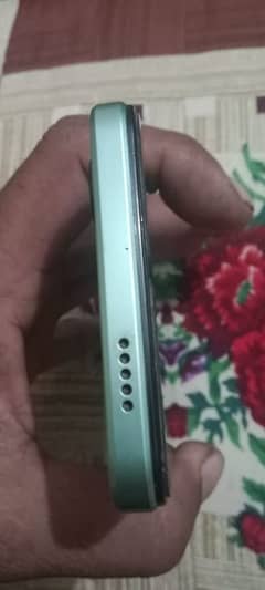 vivo y 03 month used hai bilkul unscreath hai box aur charger 4+4+128