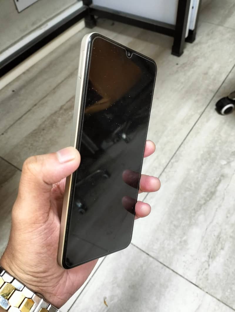 I am selling my realme C53 10/10 6