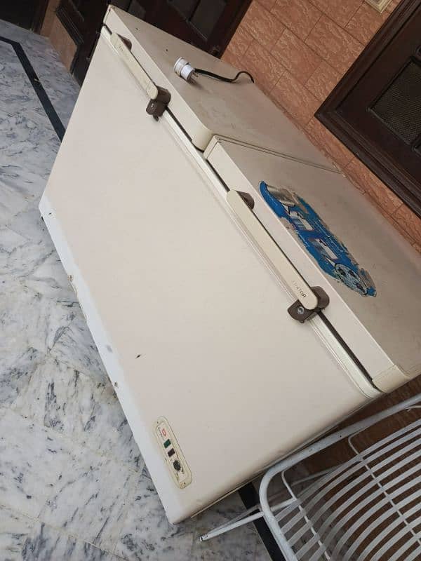 sell a Dawlance deep freezer 2