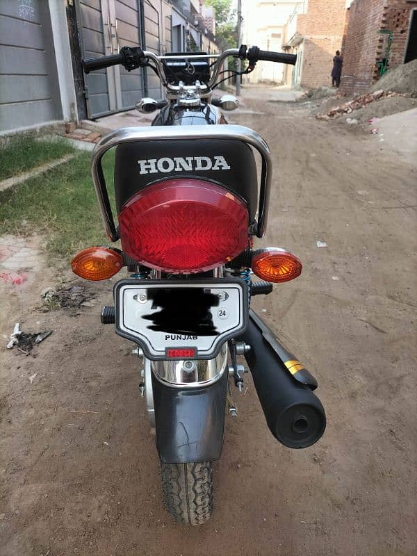 Honda 125 chrome Edition 1