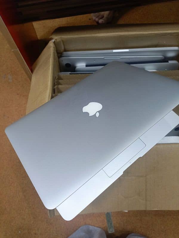 Mac book air 2015 ,  Core i7 1