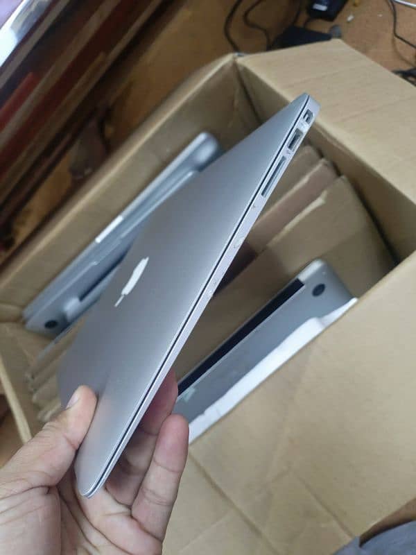 Mac book air 2015 ,  Core i7 4