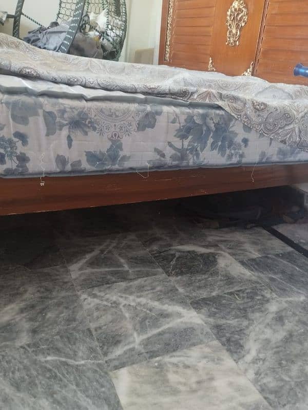 king size bed with 8 inches master matress is for sale in low price 1