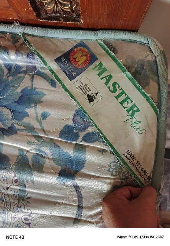 king size bed with 8 inches master matress is for sale in low price 2