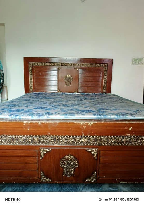 king size bed with 8 inches master matress is for sale in low price 3